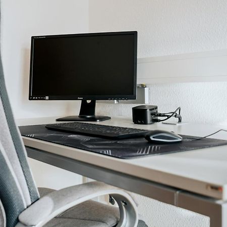 Blissplace 3 Zi Premium Apartment Nahe Getec Arena Mit Kingsize Betten Und Balkon マクデブルク エクステリア 写真