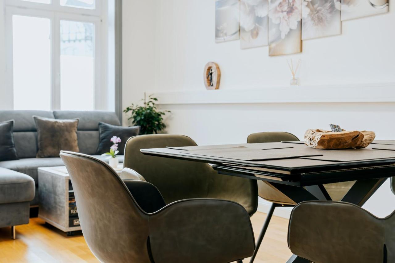 Blissplace 3 Zi Premium Apartment Nahe Getec Arena Mit Kingsize Betten Und Balkon マクデブルク エクステリア 写真